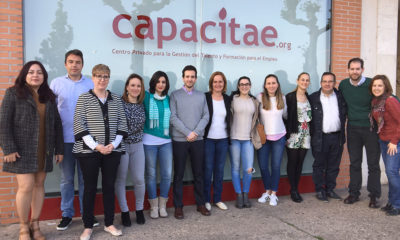 Aceleradora de Empleo de Capacitae 2017 / 2018: Parte de los participantes en el exterior del Centro de Talento y Empleo de La Rioja